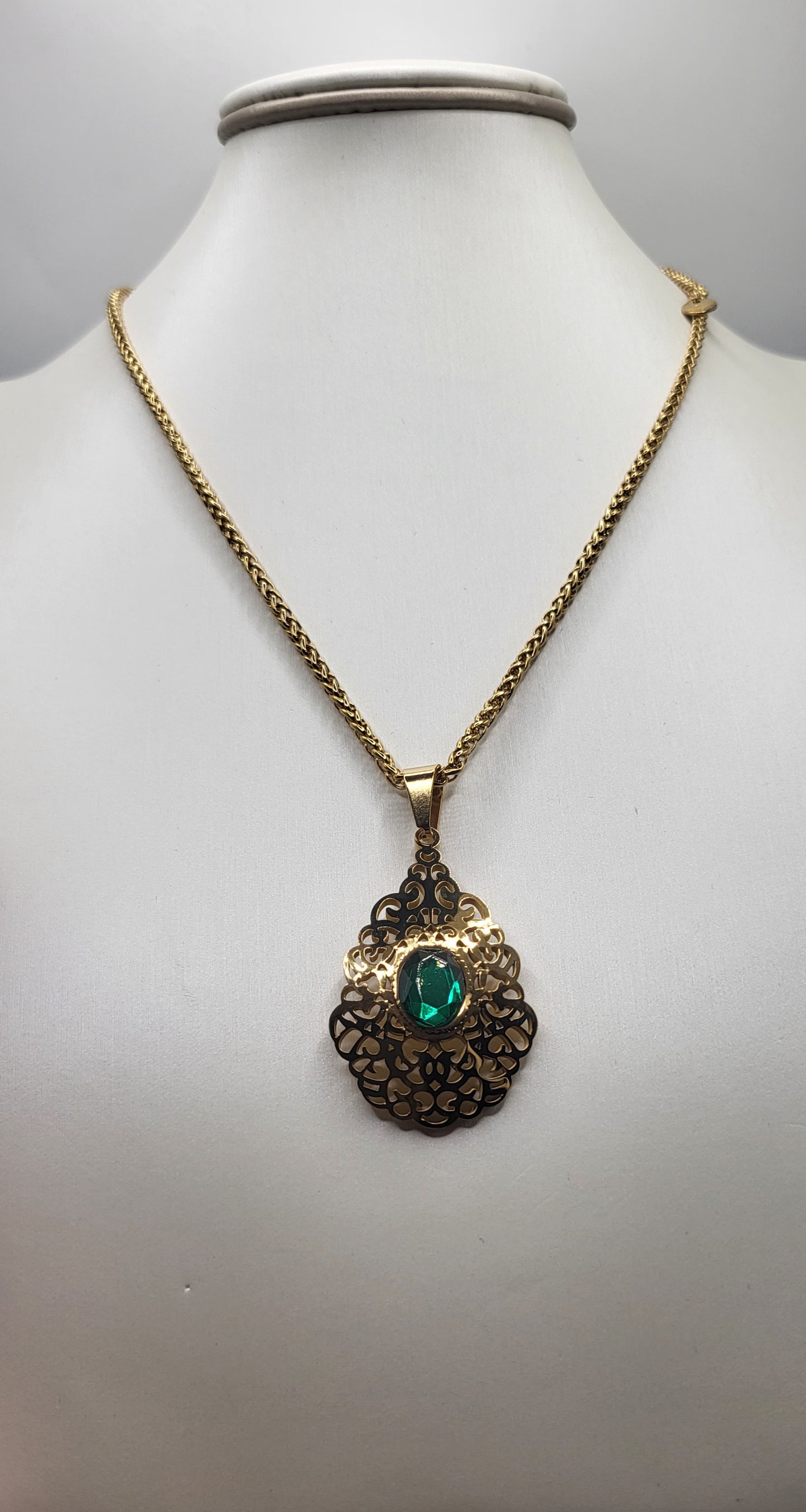 Collier pendentif baldi