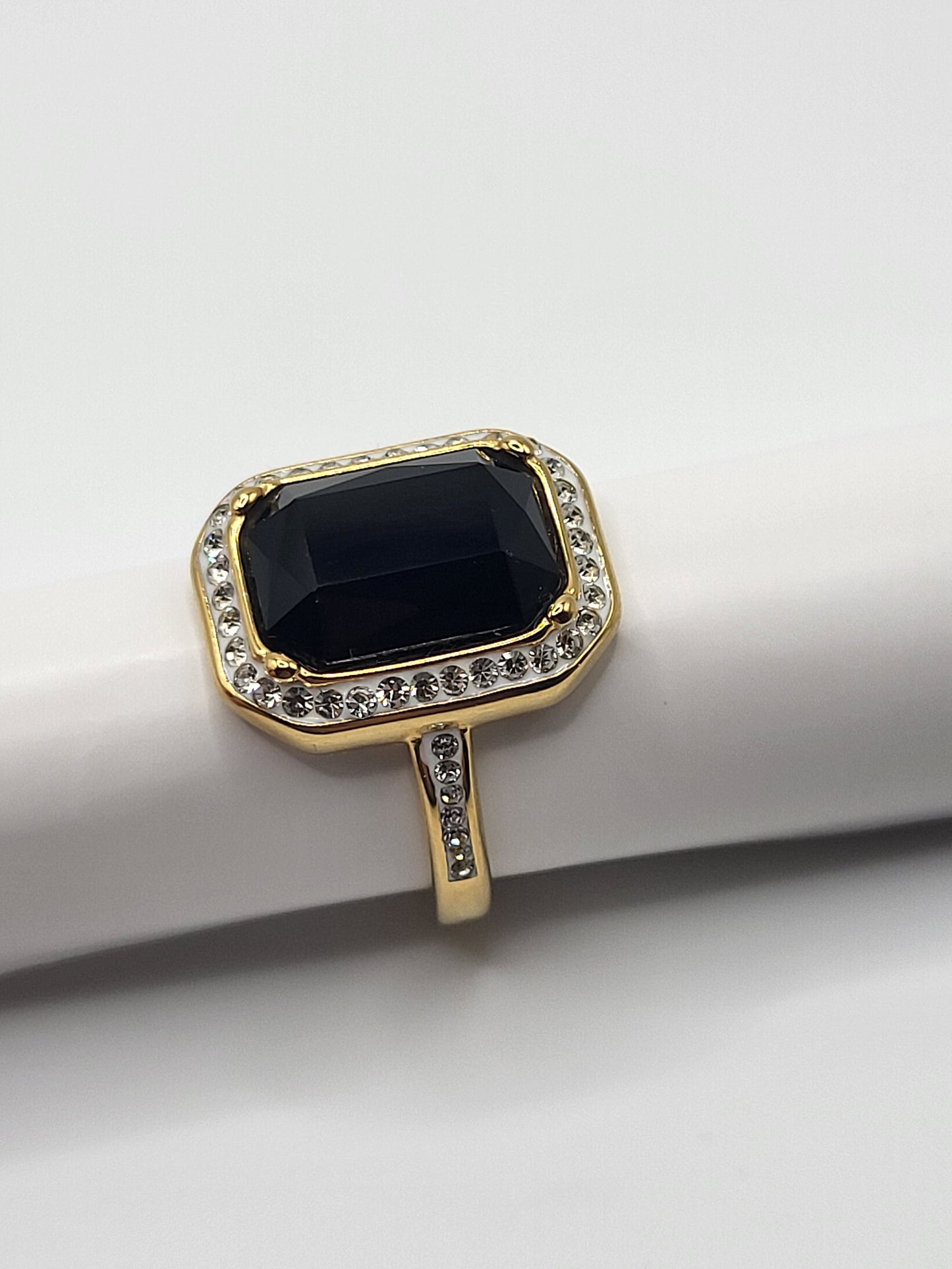 bague avec perle noire