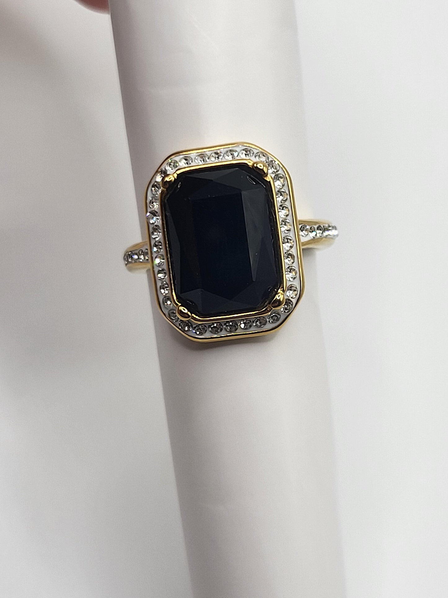 bague avec perle noire